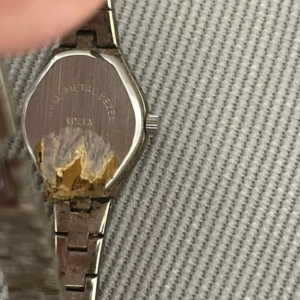 Advance Women's Gold Tone Base Metal Bezel Analog‎ Textured Wristwatch